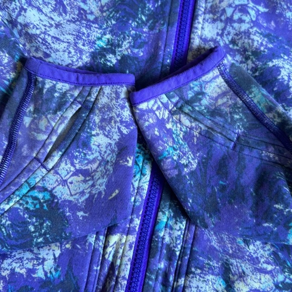 Ivivva by Lululemon Girls Zip Up Hoodie Purple Thumb Holes And Hood Size 14 - Picture 5 of 9